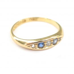 Antique light blue sapphire and diamond 18ct gold ring