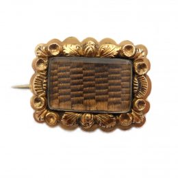 Ornate Georgian gold cased 'chequerboard' hair work lace pin
