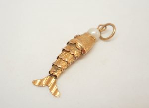 Articulated fish charm with a pearl set to mouth