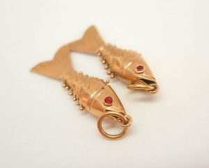 Two very fine 18ct gold baby articulated fish with red eyes
