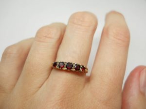 Vintage five stone garnet 9ct gold ring