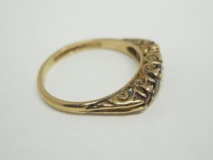 Vintage five stone garnet 9ct gold ring