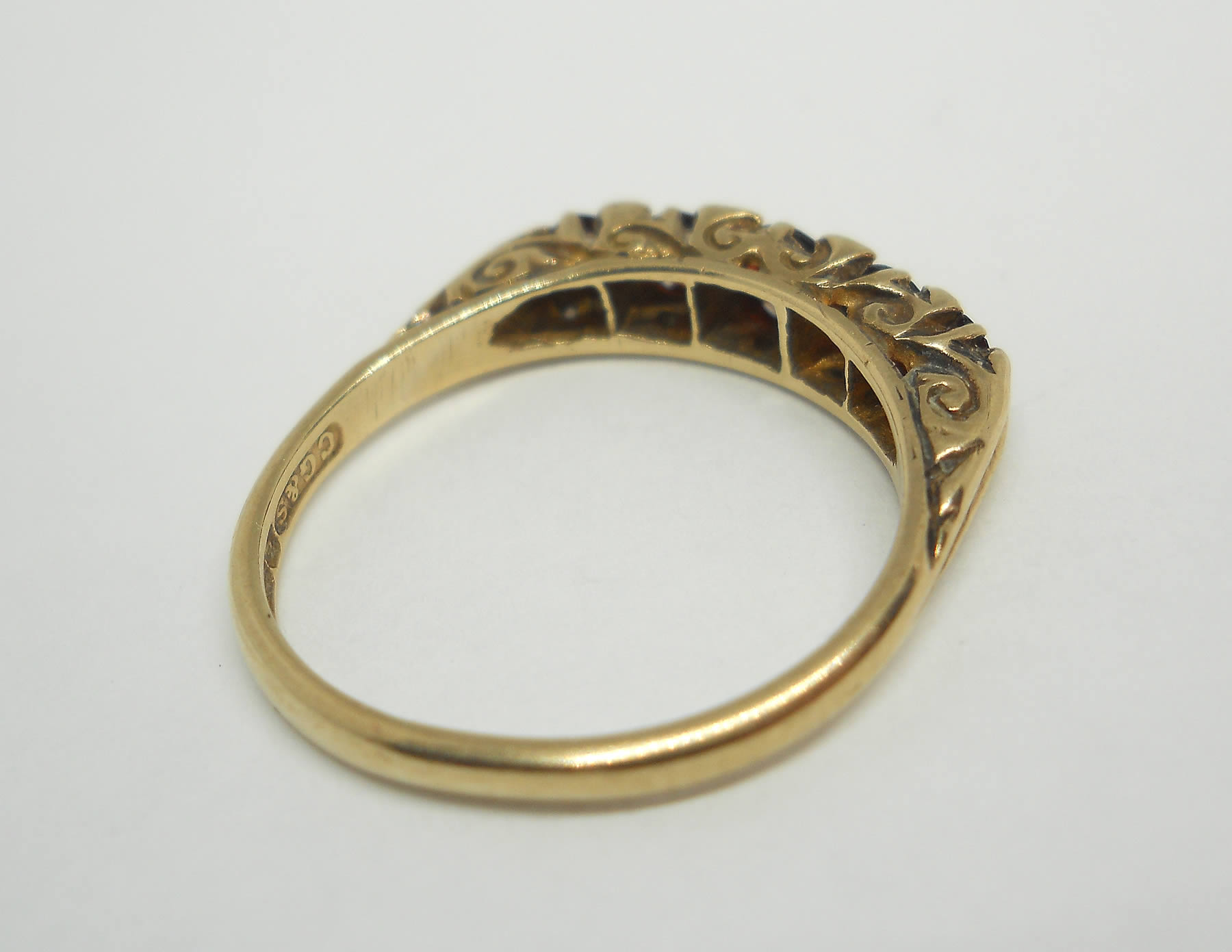 Vintage five stone garnet 9ct gold ring
