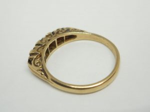 Vintage five stone garnet 9ct gold ring