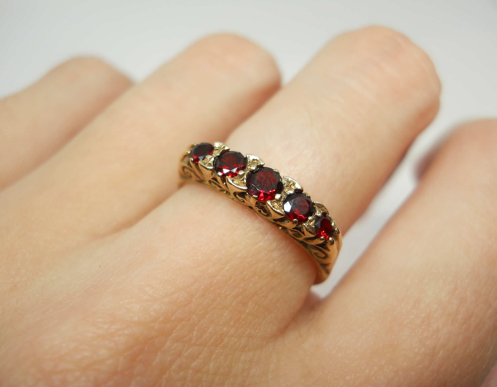 Vintage five stone garnet 9ct gold ring