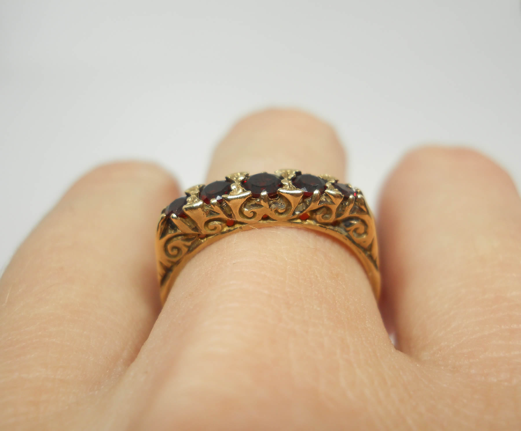 Vintage five stone garnet 9ct gold ring