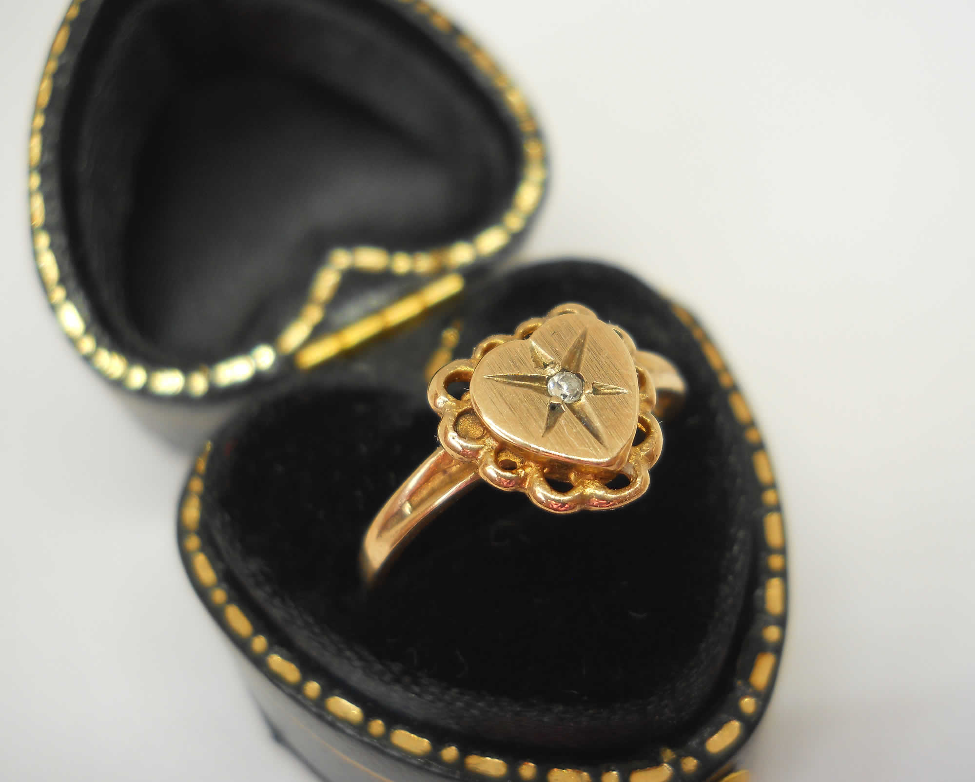 Vintage diamond set 9ct gold heart ring