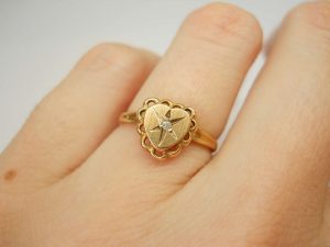 Vintage diamond set 9ct gold heart ring