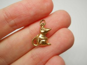 Vintage puffy 9ct gold rat charm