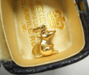 Vintage puffy 9ct gold rat charm