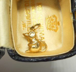 Vintage puffy 9ct gold rat charm
