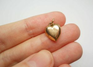 Antique midi size 9ct gold puffy heart charm