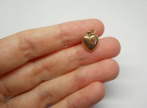Antique midi size 9ct gold puffy heart charm
