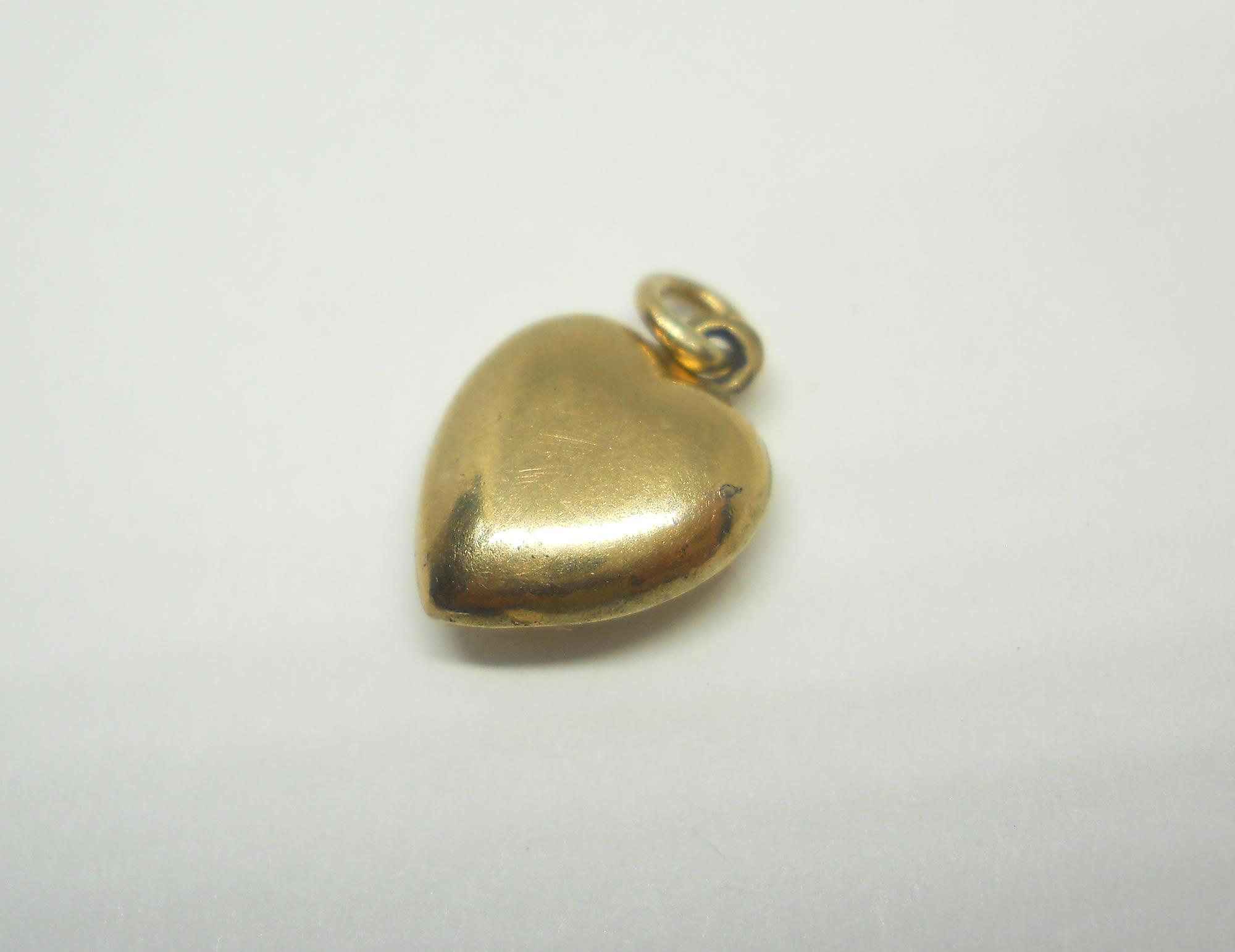 Smooth puffy gold heart charm | Antique Jewellery Box