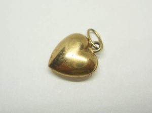 Tiny vintage 9ct gold puffy heart charm