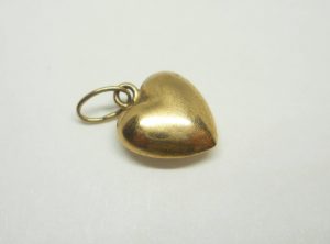Tiny vintage 9ct gold puffy heart charm