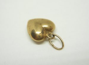 Tiny vintage 9ct gold puffy heart charm