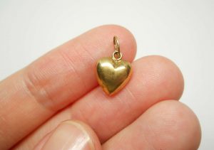 Tiny vintage 9ct gold puffy heart charm