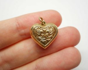 Vintage 9ct gold opening heart locket