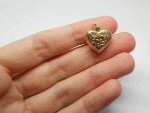 Vintage 9ct gold opening heart locket